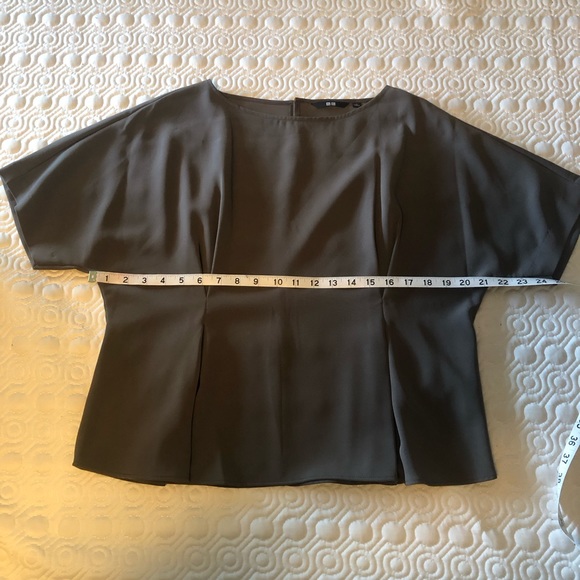 Uniqlo grey blouse size medium - Picture 4 of 6